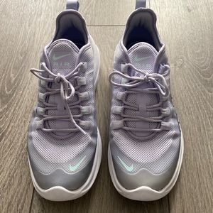 Nike Air Max Axis walking shoe